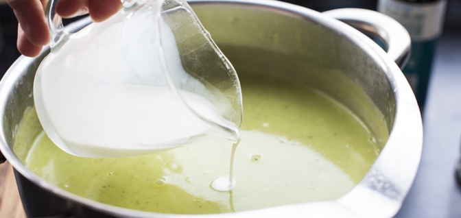 Зеленый суп с горошком в мультиварке