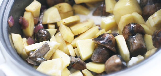 Картофель с грибами в мультиварке