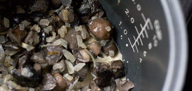 Картофельная запеканка с грибами в мультиварке