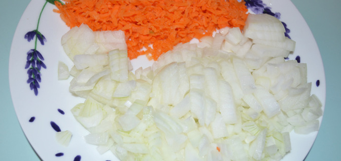 Кальмары с луком и морковью в мультиварке