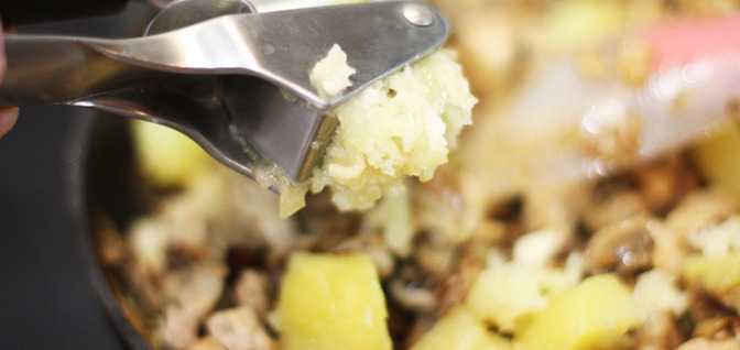 Киш с индейкой, картофелем и грибами в мультиварке